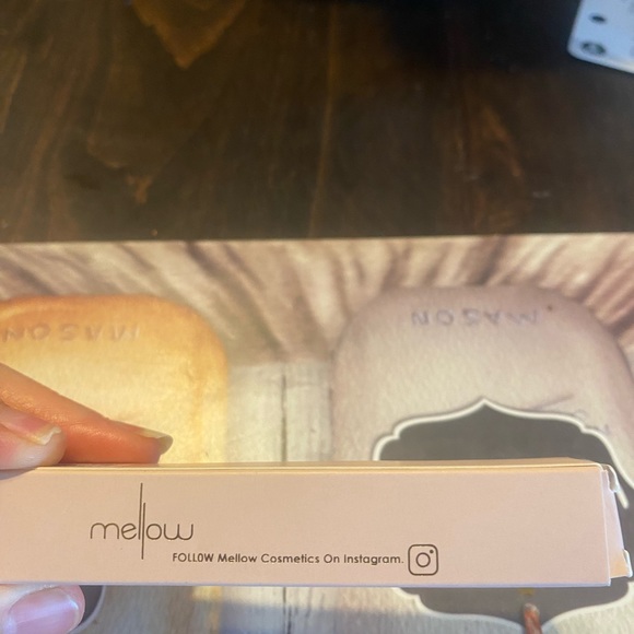 🚨 🥷♥️Bundle me Mellow liquid lip gloss. Nice caramel color . - Picture 4 of 6